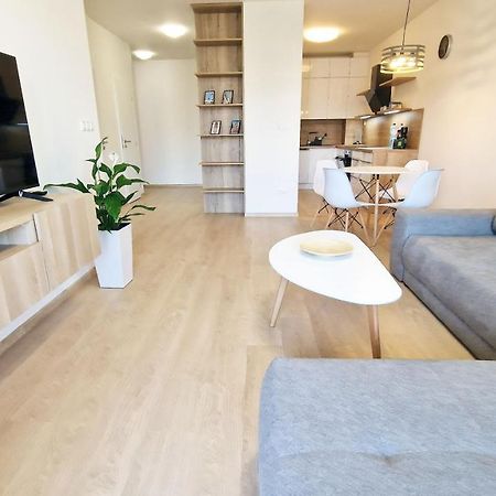 Luxo 2 Room Apartments By Bratislavatrip المظهر الخارجي الصورة