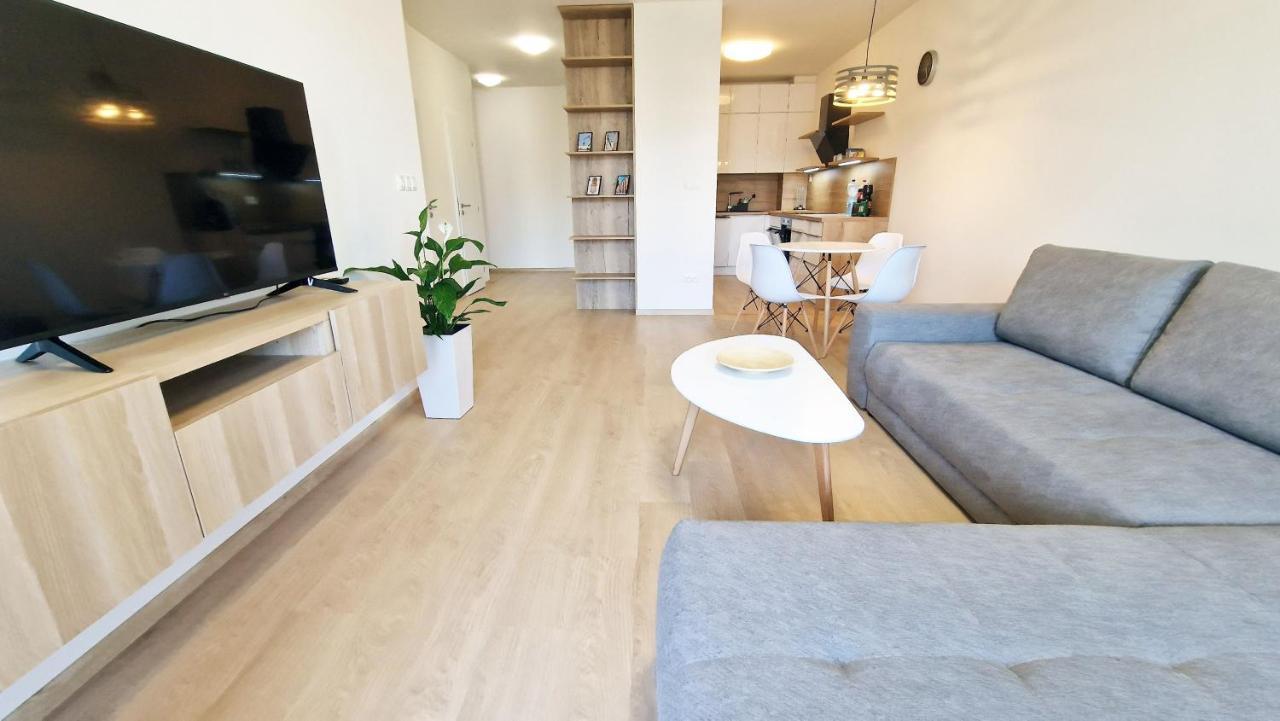 Luxo 2 Room Apartments By Bratislavatrip المظهر الخارجي الصورة
